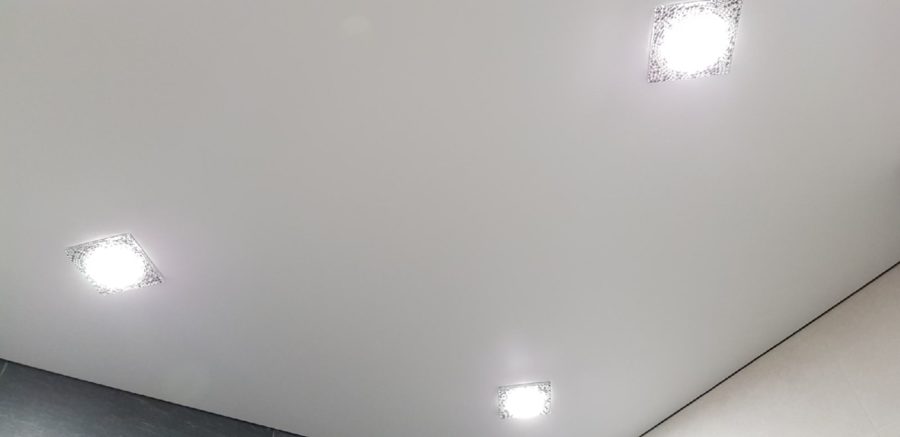 Сатиновый натяжной потолок 4,2 м2